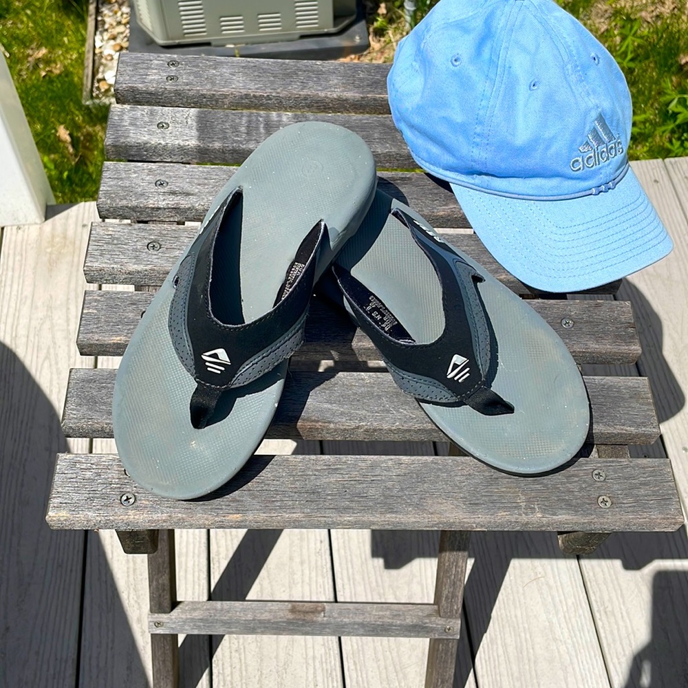 Reef unisex gray and black rubber sole synthetic strap flip flops